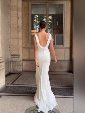 Miss veil v-neck open back train size small new